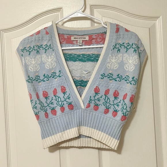 🔥 EUC 🍒 UO Cherry Sweater Vest - Picture 2 of 4